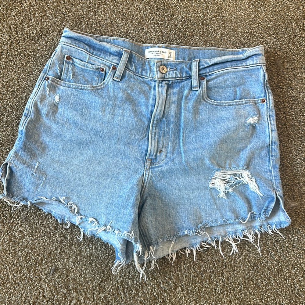 Abercrombie & Fitch 4” mom short high rise